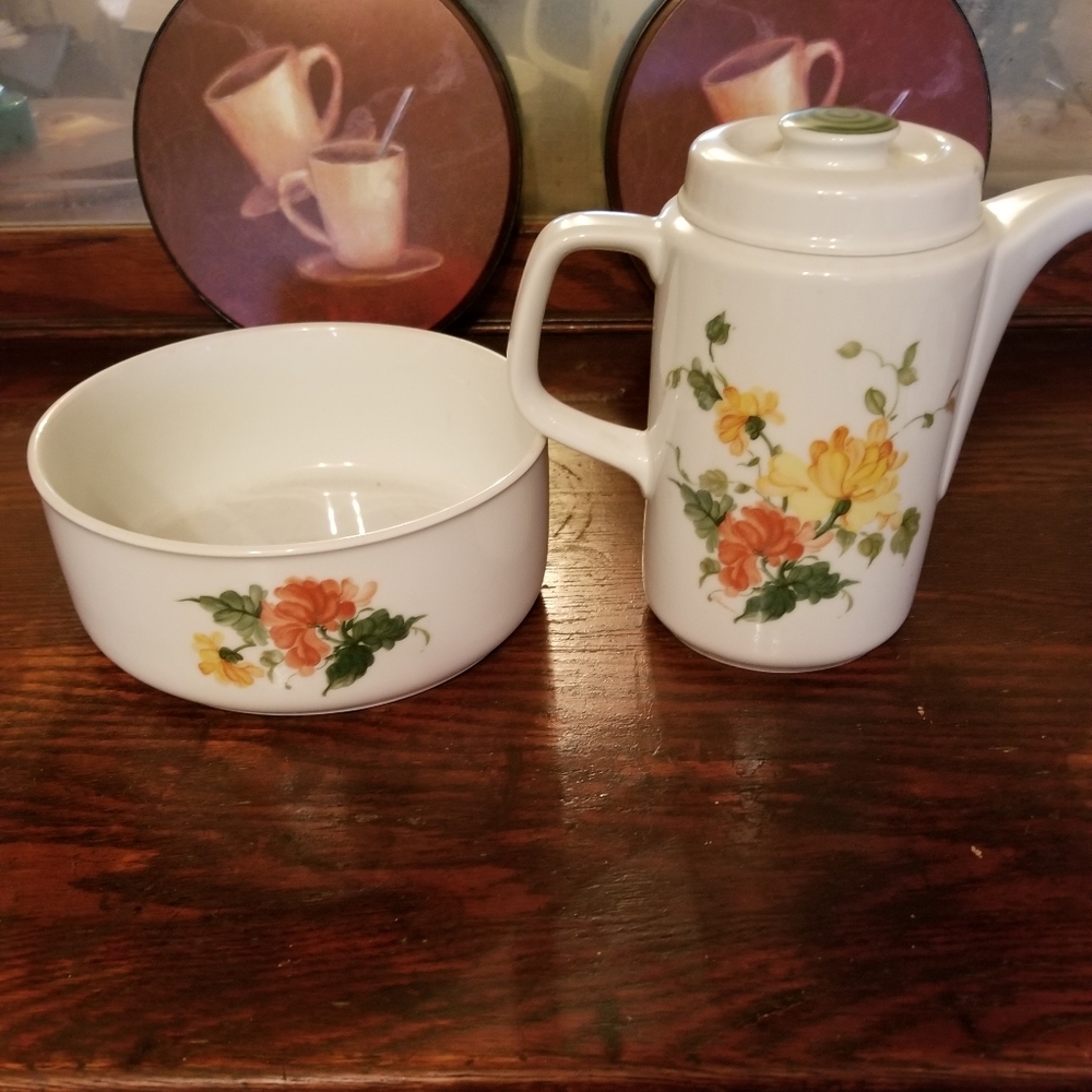 Vintage Kaiser Lauriane pitcher and serving dish